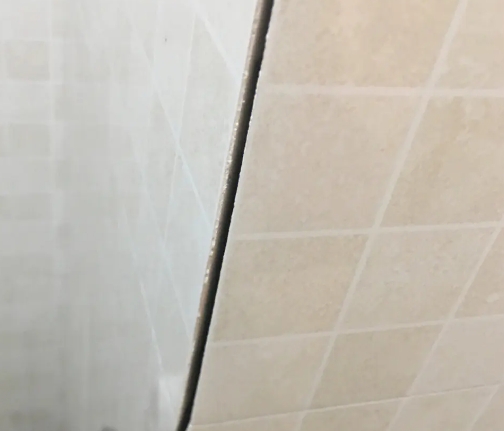 武功瓷砖空鼓维修公司分享阳台瓷砖脱落的修复过程可以分为以下几个步骤